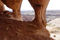 The view between the pillars [sun apr 29 10:46:53 mdt 2018]